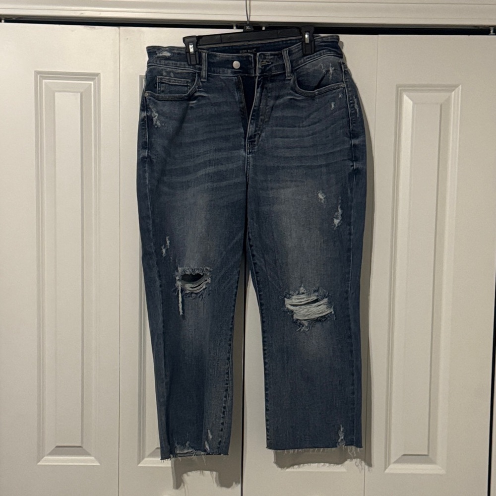 Judy Blue Dark Wash Distressed Cropped Jeans
